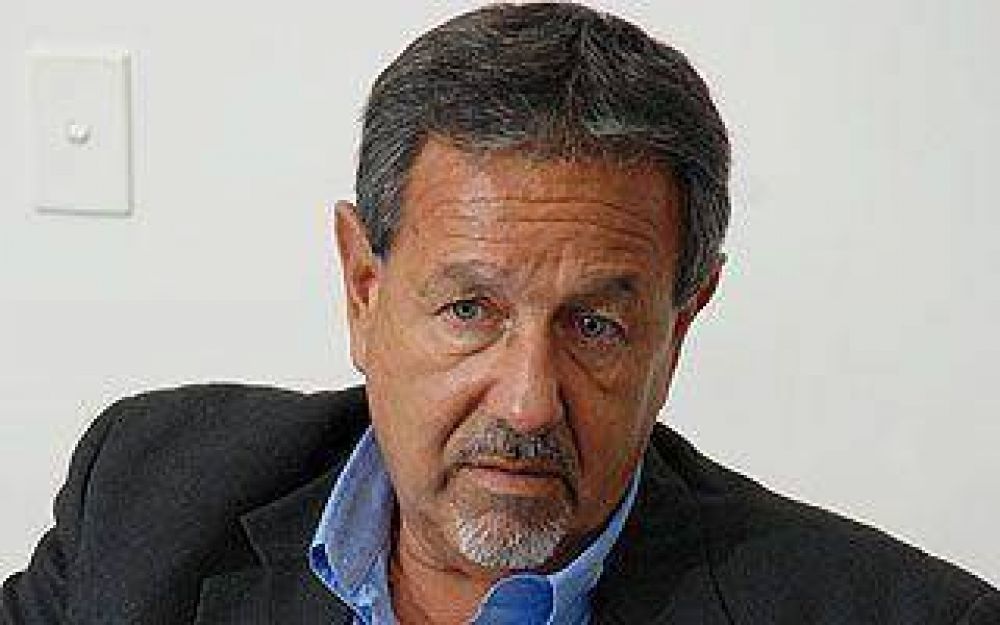 Roberti acus� a Giustozzi de ser �un profesional del apriete�