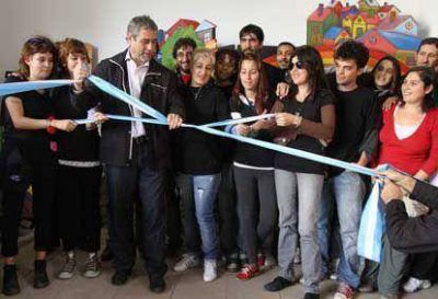 Ferraresi inaugur� el Centro Cultural �Nosotros Somos Ellos� en Villa Tranquila