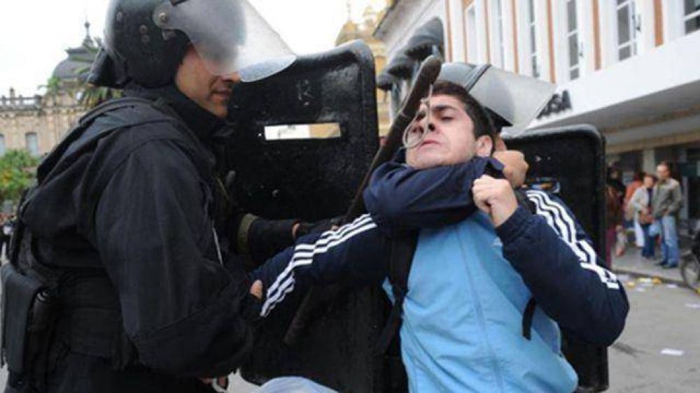 Por la represi�n en Tucum�n, en Entre R�os se resentir� la actividad bancaria