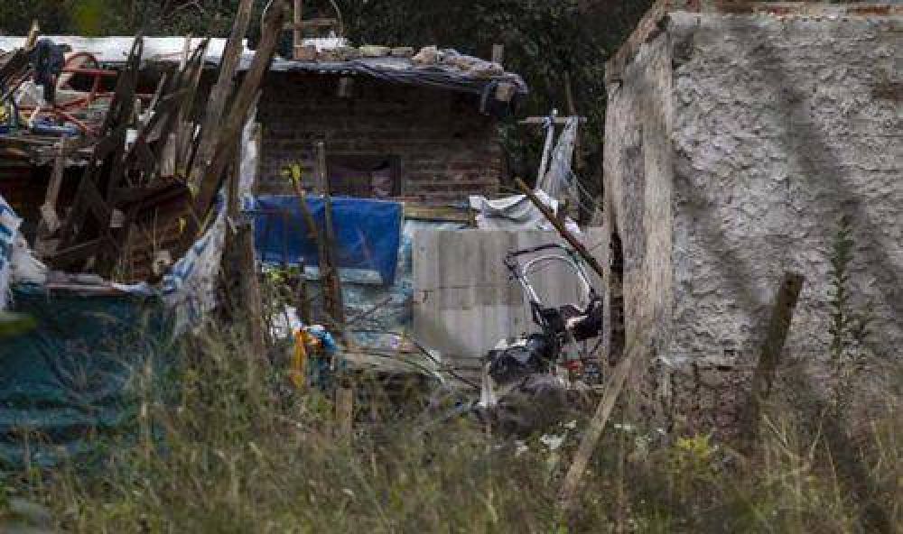 Incendio en Merlo: hallan restos de una botella con combustible