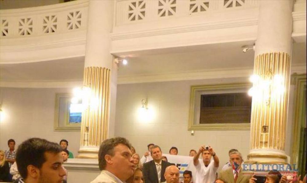 La C�mara de Diputados aprob� importantes resoluciones y tom� juramento al nuevo Secretario de Comisiones