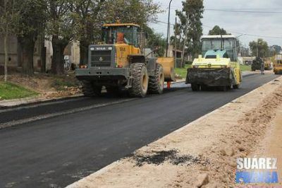 En Su�rez iniciaron una obra de pavimentaci�n en Villa Belgrano