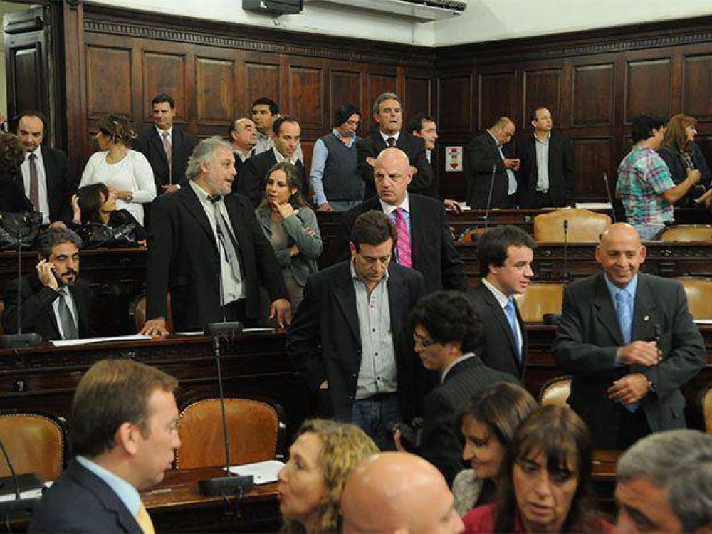 Al igual que los senadores, los diputados se congelaron el sueldo