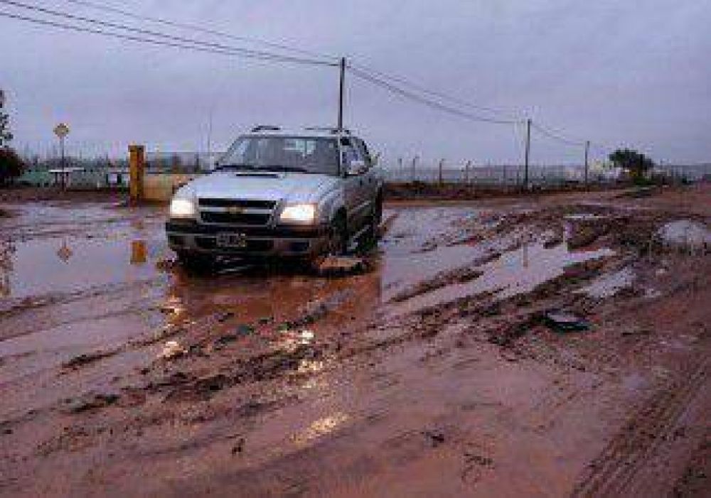La odisea de ir por la calle de los camiones petroleros 