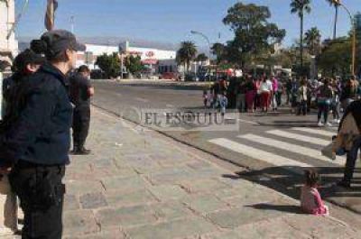 Reclamaron ayuda cortando calles c�ntricas