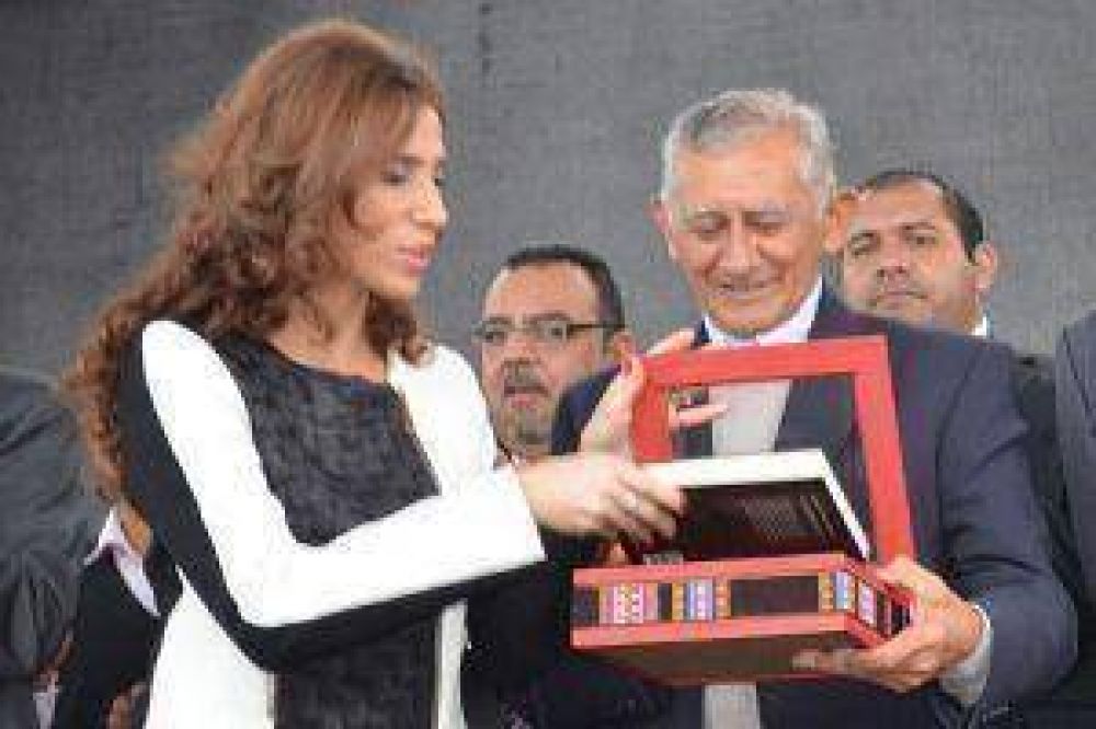 El Gobierno de la provincia entreg� equipamiento y mobiliario a la escuela