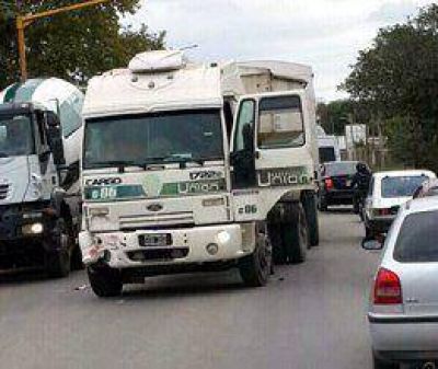 Cami�n protagoniza accidente en la 188  