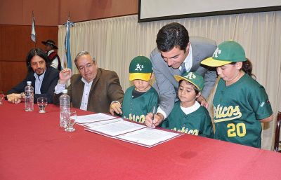 Urtubey reafirm� el compromiso con la juventud y el deporte salte�o