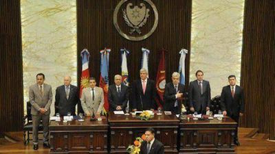 El Parlamento del NOA debate temas regionales en Santiago del Estero