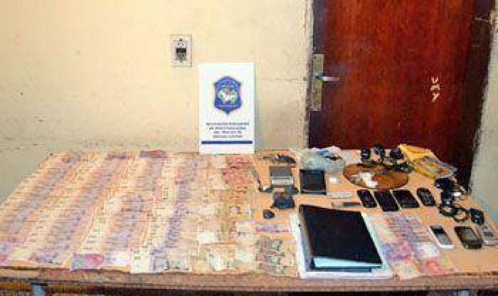 Detuvieron a una mujer por venta de droga: se incautaron de coca�na, marihuana y un arma