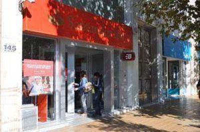 La atenci�n en los bancos hoy es normal pero analizan nuevas medidas	