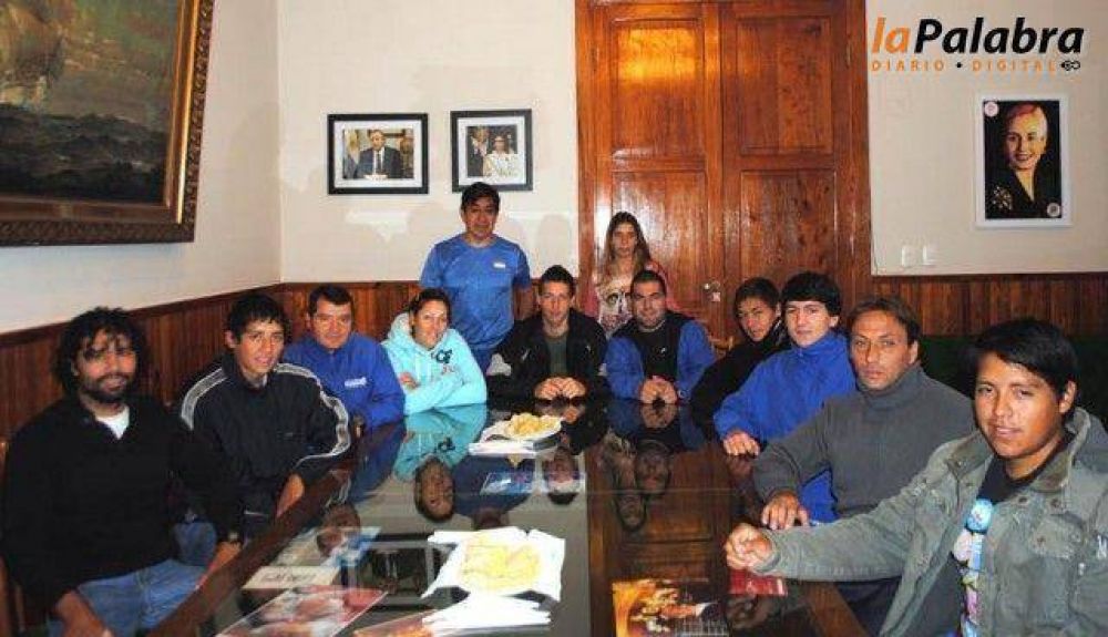  El Ejecutivo Municipal recibi� a los integrantes de la Escuela Municipal de Canotaje