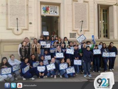 Entregaron netbooks en tres escuelas de Pig��