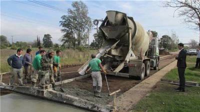 �Cada d�a que el tiempo nos lo permita estaremos haciendo pavimento en Bol�var�