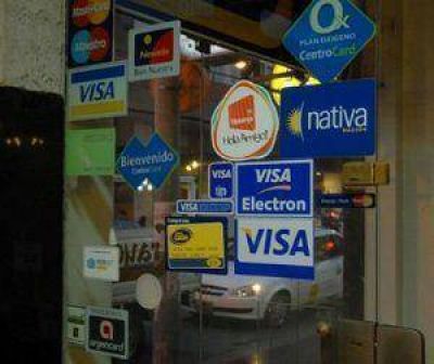Pocos comercios mantienen los precios si se paga con tarjetas