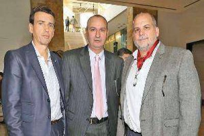 El atractivo tur�stico de Santiago ser� escenario de la pr�xima colecci�n oto�o, invierno de la marca Card�n