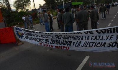 Luz y Fuerza encabez� dos piquetes y seguir�an sin atender en oficinas de la Dpec