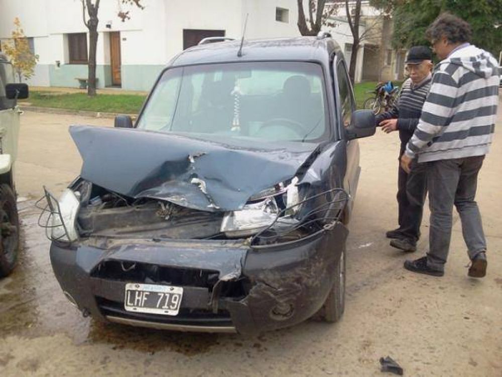 Chocaron un cami�n y una camioneta: sin lesionados