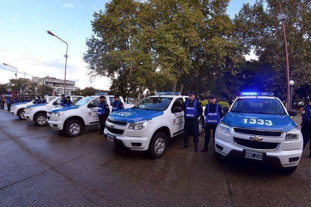 Entregaron cinco patrulleros cero kil�metro a la jefatura departamental