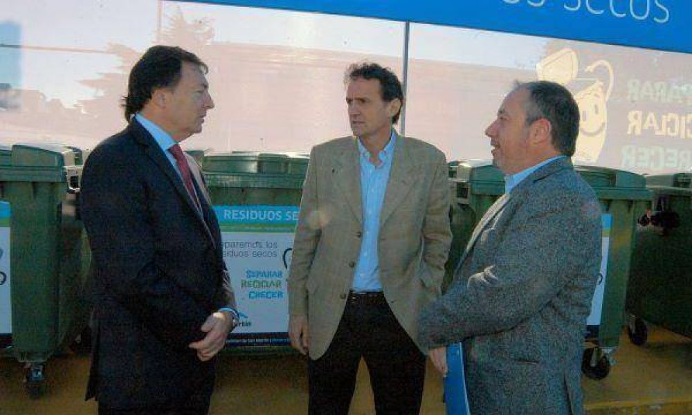 San Mart�n inaugur� nuevos puntos verdes en tres sucursales de una cadena de supermercados