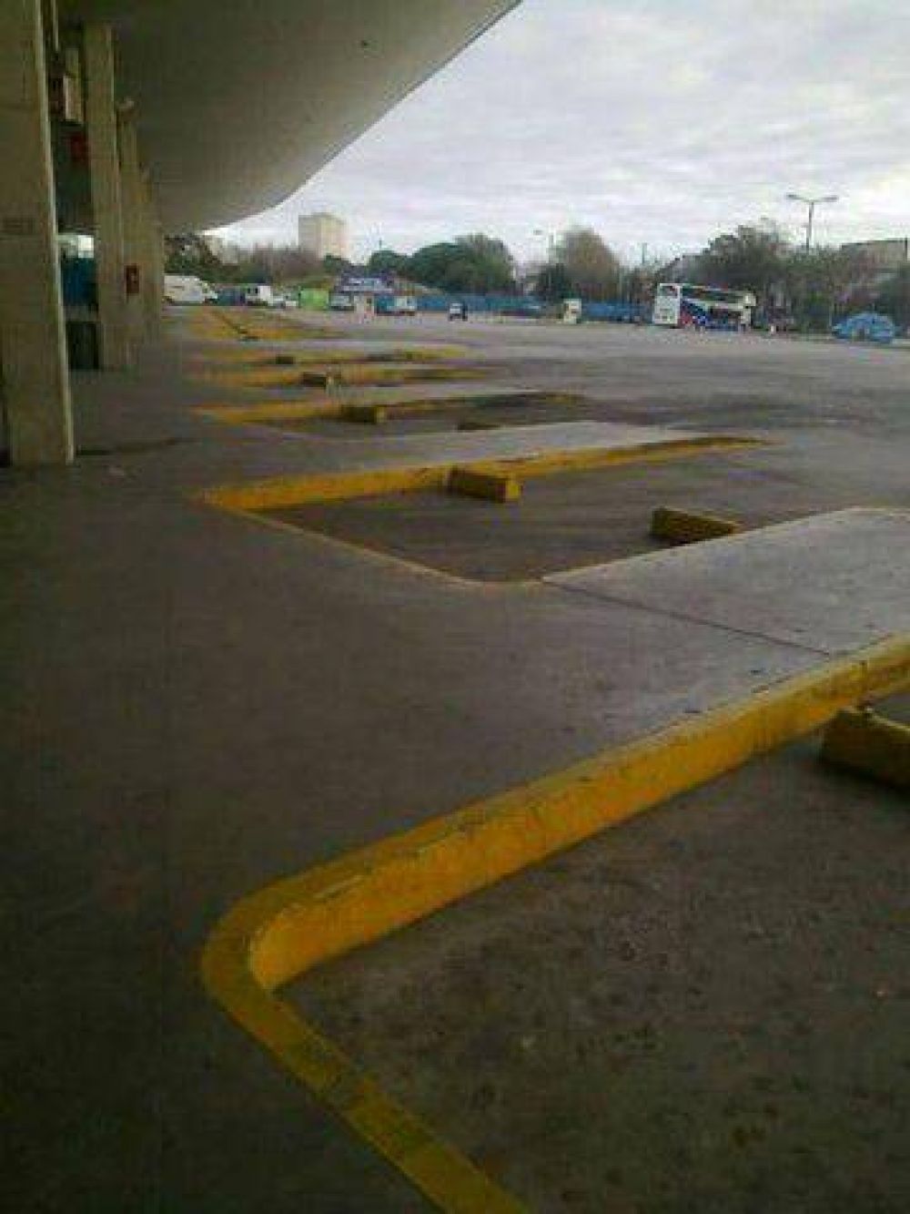 Trabajadores de �El R�pido� realizan paro por impago de haberes
