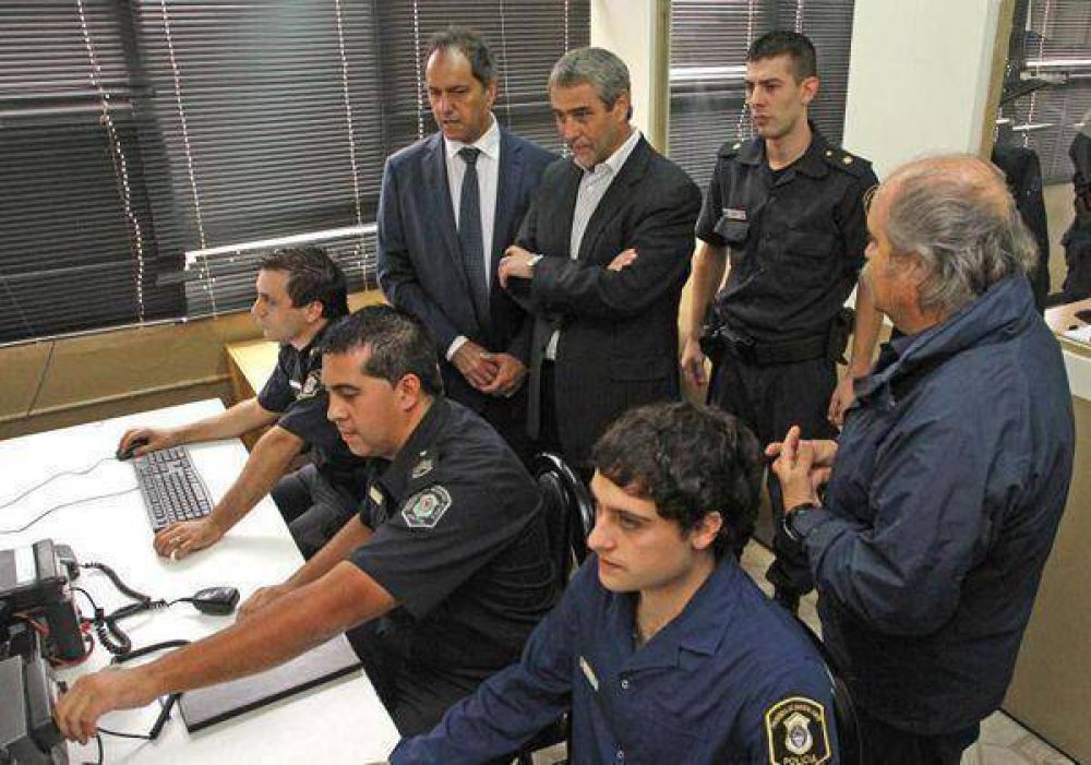 Scioli y Ferraresi inauguraron el Comando de Prevenci�n Comunitaria de Avellaneda