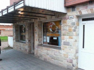 Motochorro asalt� una panader�a del barrio Los Almendros