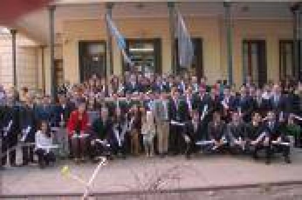 Nuevos graduados en Ingeniera recibieron sus diplomas
