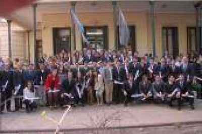 Nuevos graduados en Ingenier�a recibieron sus diplomas