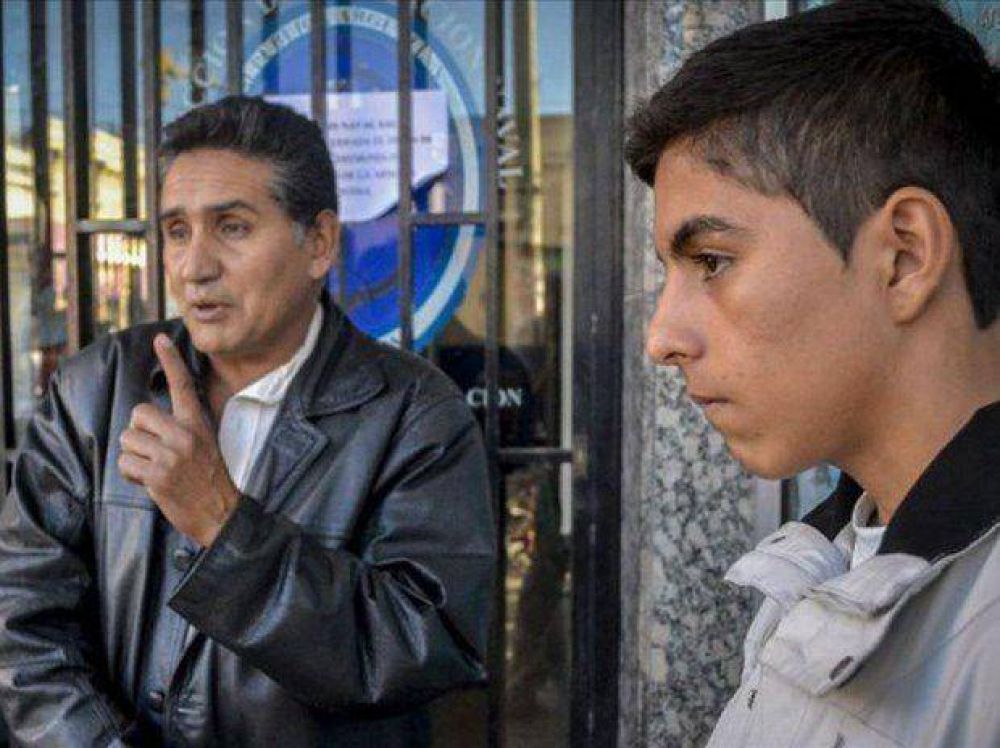 Acusan al 911 de entregar a dos chicos para que los linchen