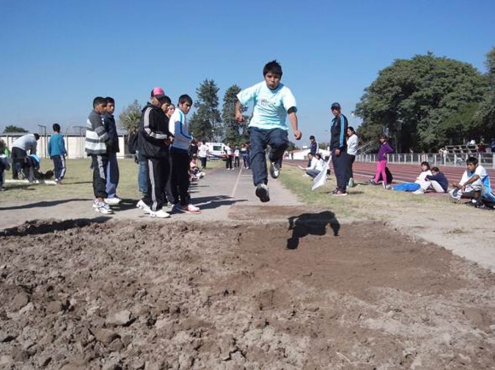 Exitosa jornada de atletismo para chicos.
