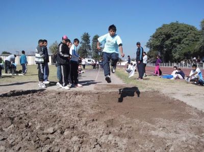 Exitosa jornada de atletismo para chicos.