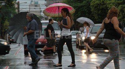 Se mantiene el alerta por tormentas fuertes