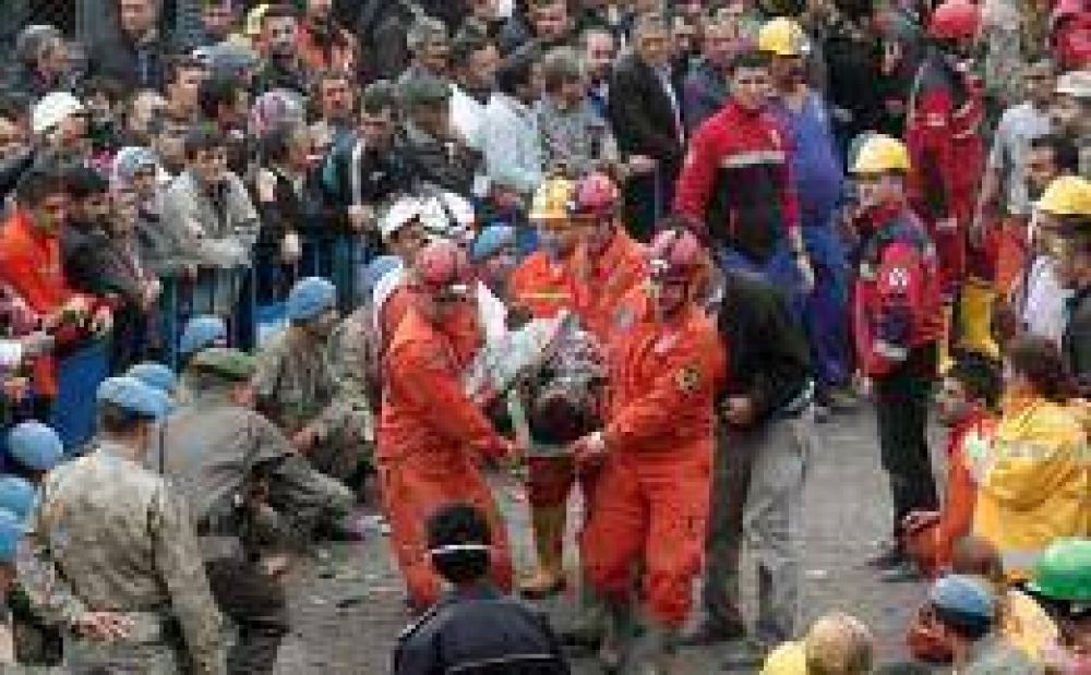 Un incendio impide el rescate de las �ltimas v�ctimas de la mina turca