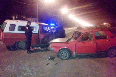 Dos veh�culos chocaron de frente sobre la ruta provincial 4