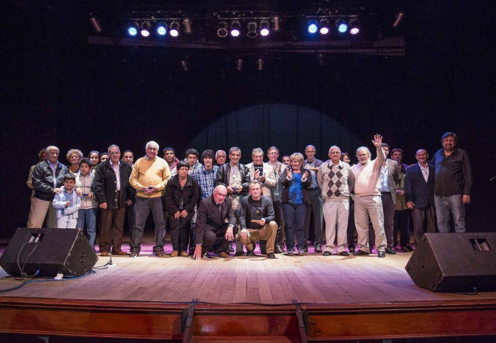 Homenajearon al equipo juvenil de f�tbol Campe�n Entrerriano de 1964