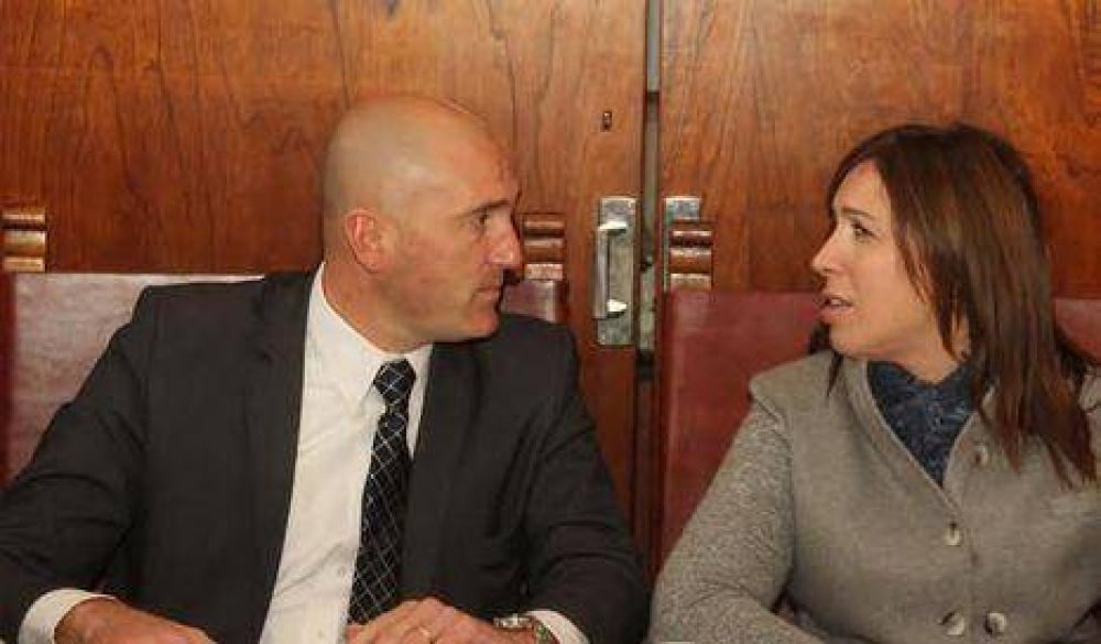 Vidal firm� convenio con el Intendente de Daireaux