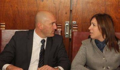Vidal firm� convenio con el Intendente de Daireaux