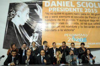 Scioli rindi� homenaje a Eva Per�n con unas 400 mujeres en San Mart�n