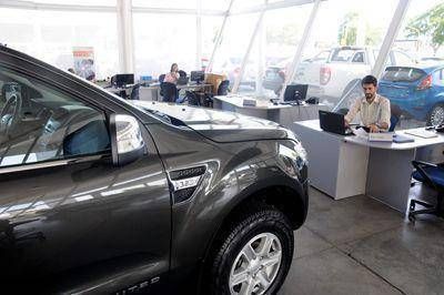 Las automotrices definen estrategias para afrontar la ca�da en las ventas