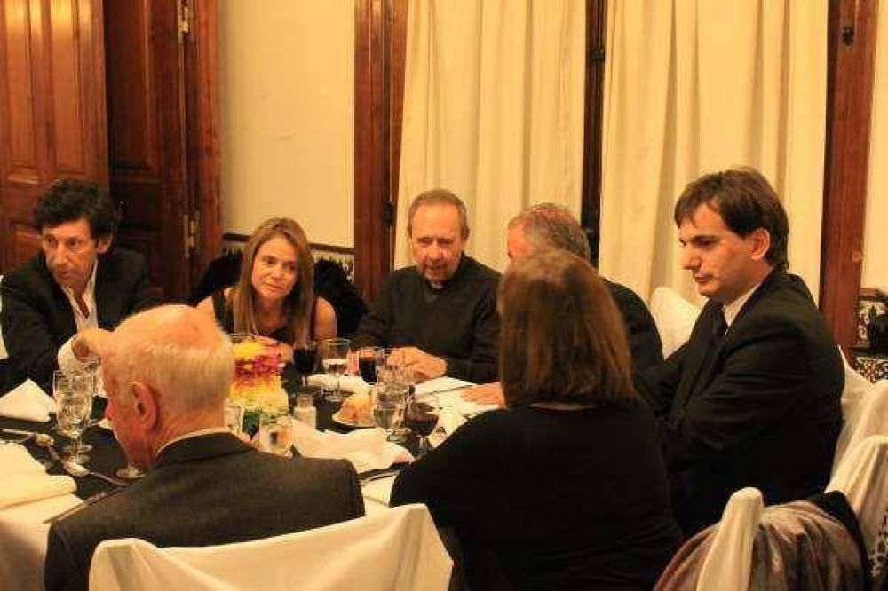 Galmarini asisti� a la cena anual de San Isidro Tradicional