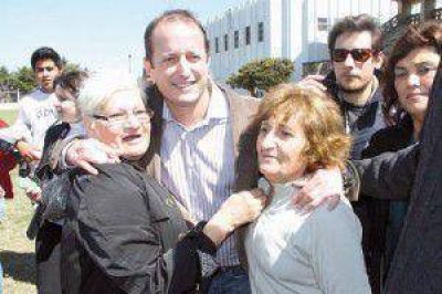 Lomas: contin�an los arreglos en las instituciones barriales