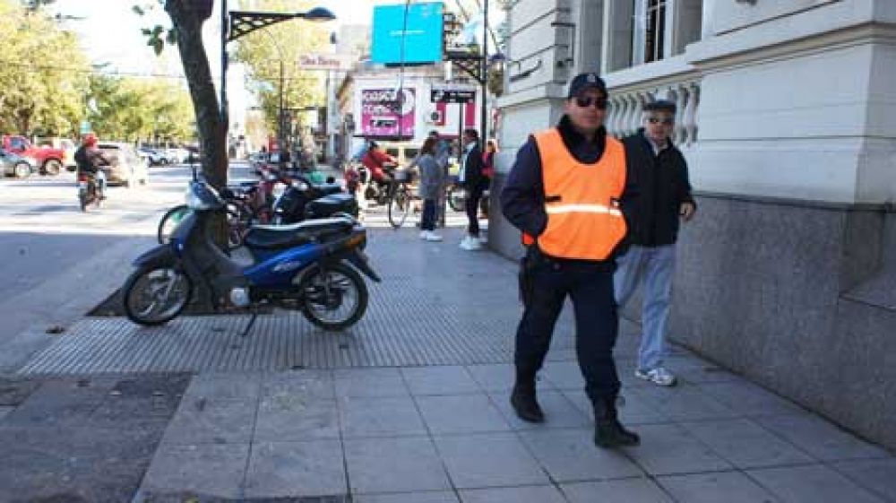 La Polic�a camina la zona bancaria 