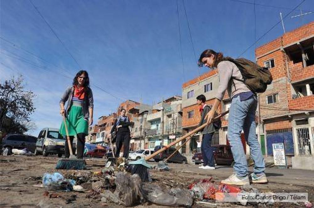 Militantes de villas realizaron obras ante la ausencia de la Ciudad