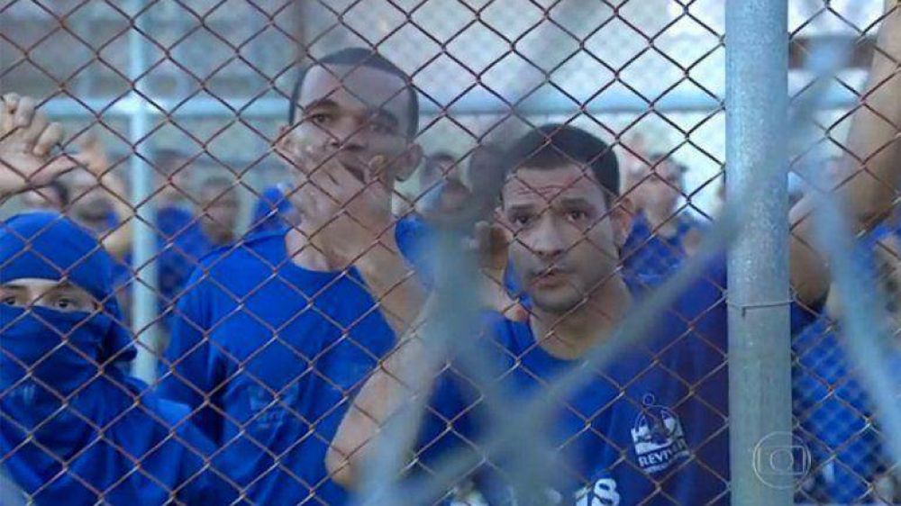 Presos toman 122 rehenes en c�rcel de m�xima seguridad de Brasil