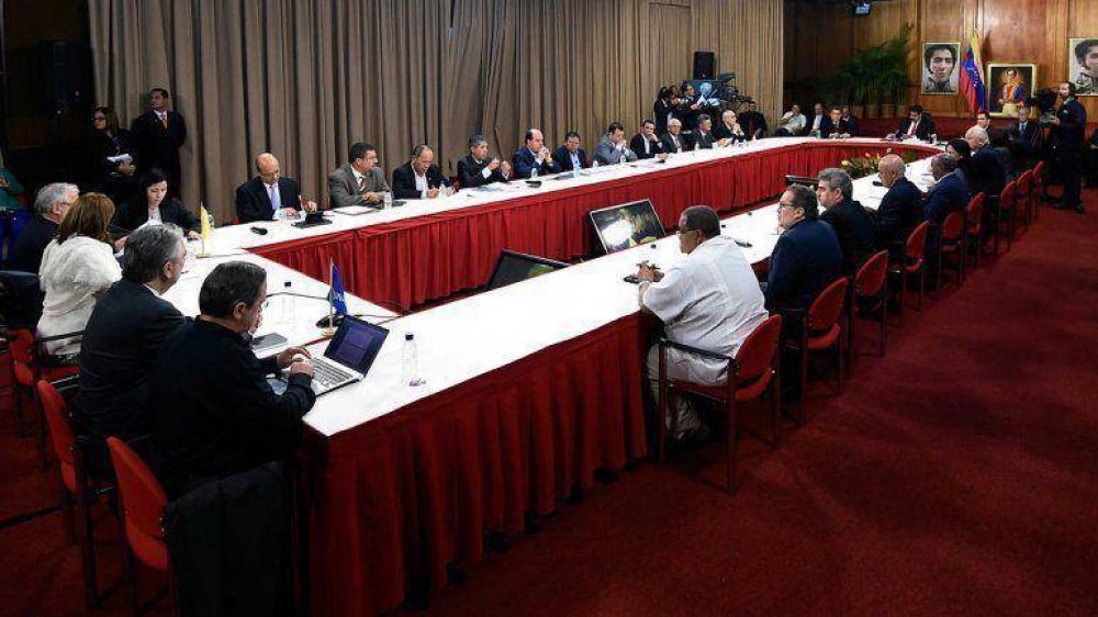 Cancilleres de la Unasur llegan a Venezuela para reunirse con l�deres de la oposici�n