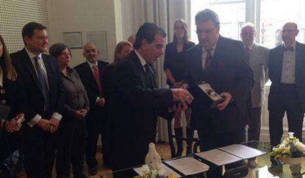 Legislatura firm� convenio con la C�mara de Diputados de Berl�n