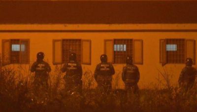 Tensi�n, fuego y da�os durante un mot�n en el Complejo Esperanza