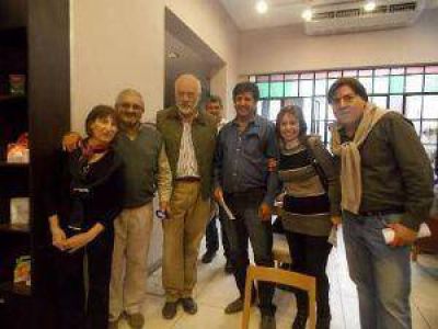 Guzm�n dijo que no se baja y cuestion� a sus adversarios