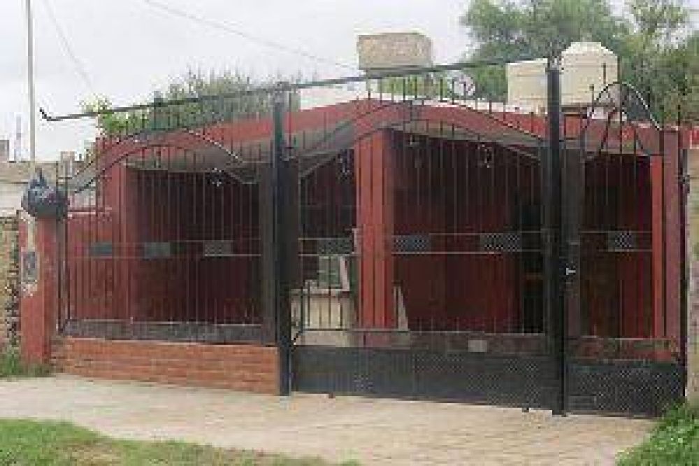 En violento asalto roban $70.000 y joyas a una conocida empresaria